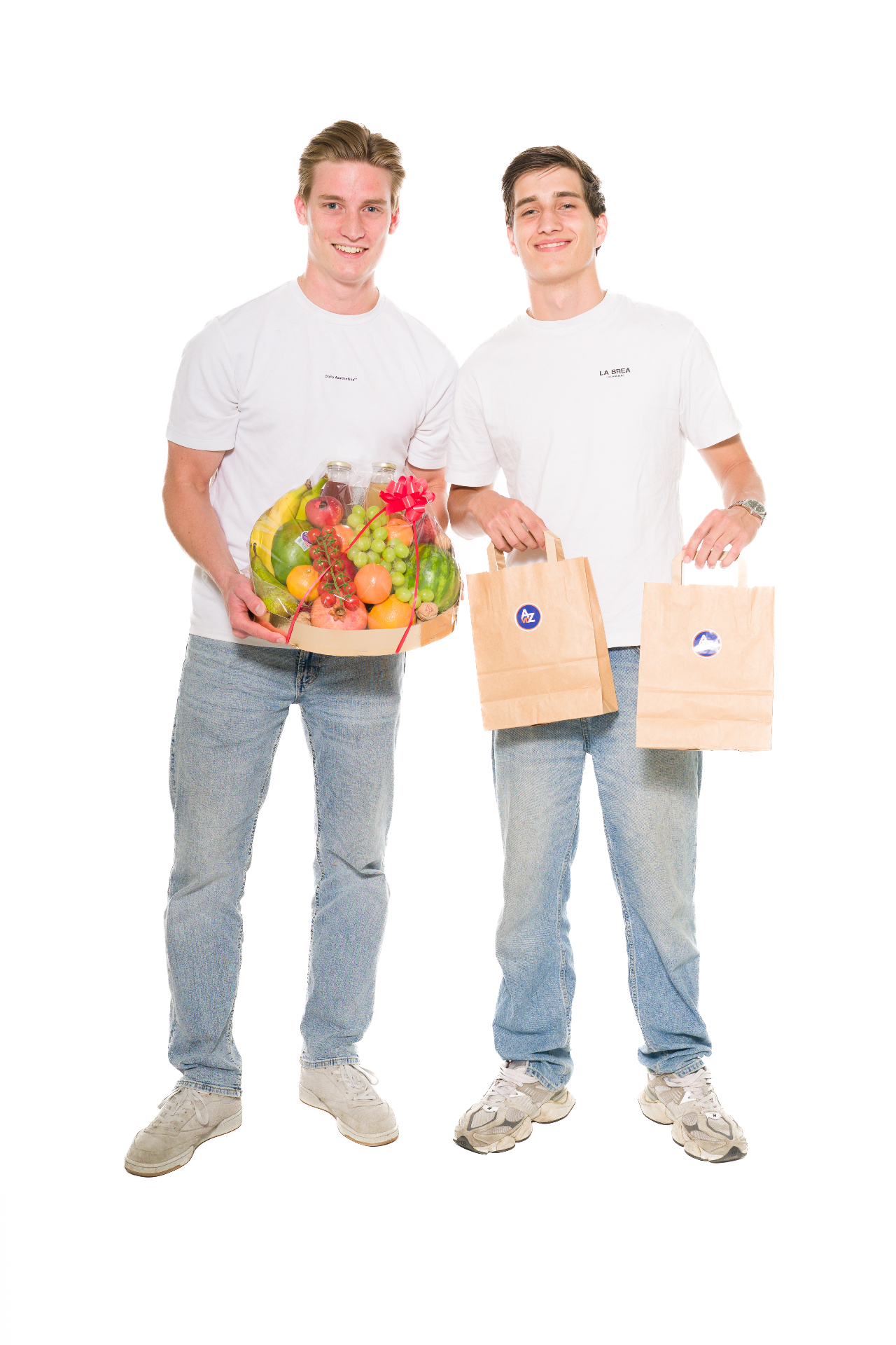 Jafeth en Anthony met fruitmand